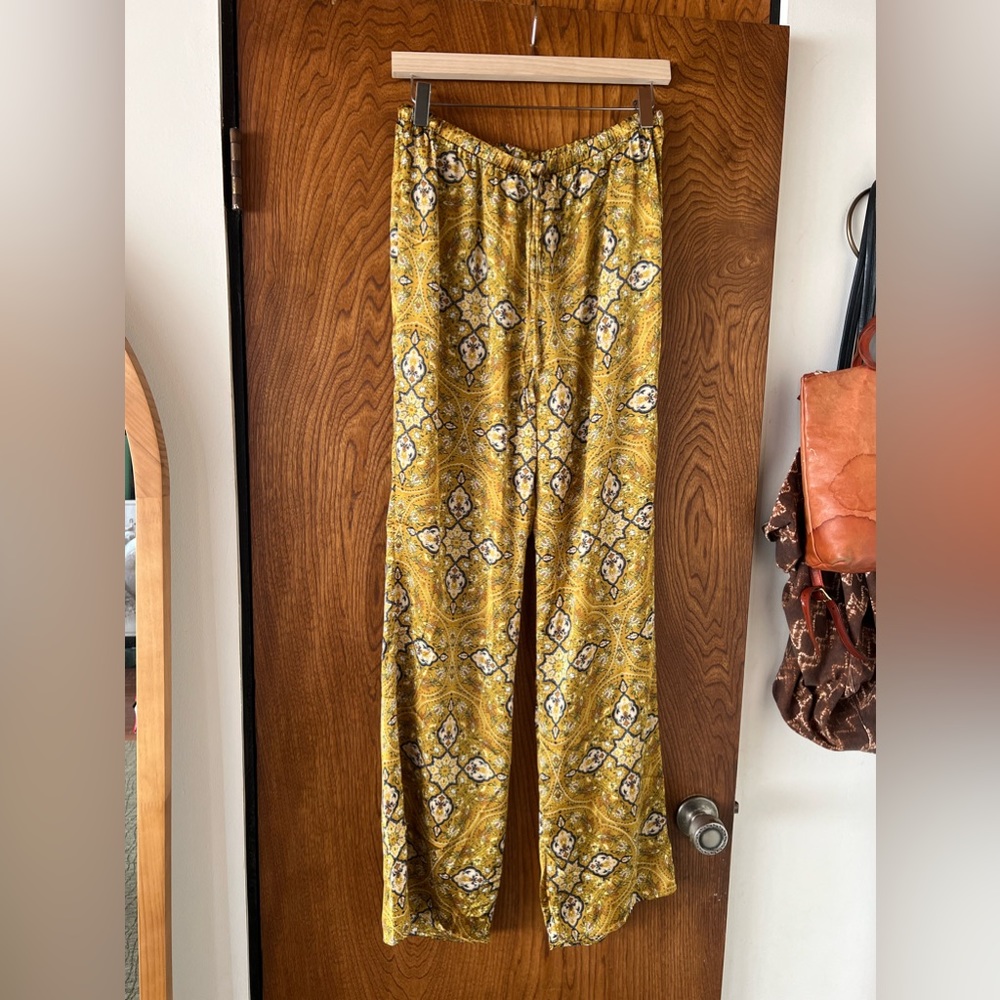 Flowy Zara pants size L yellow and navy print
